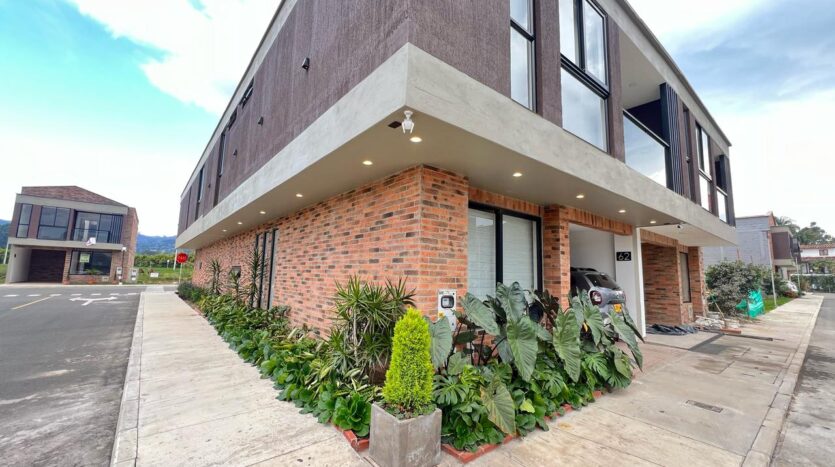 Espectacular Casa En Venta, La Ceja En Unidad Cerrada